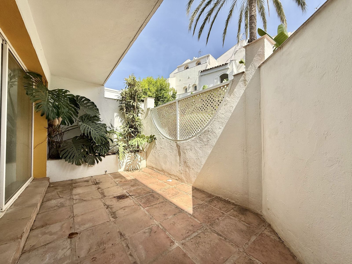 Casa Adosada de 3 Dormitorios en venta en Nueva Andalucía, Marbella