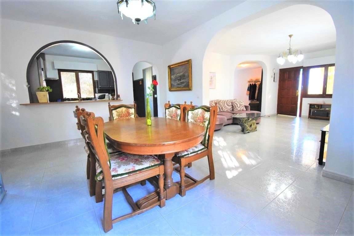 Casa de 6 Dormitorios y 3 Baños en venta en Orihuela Costa
