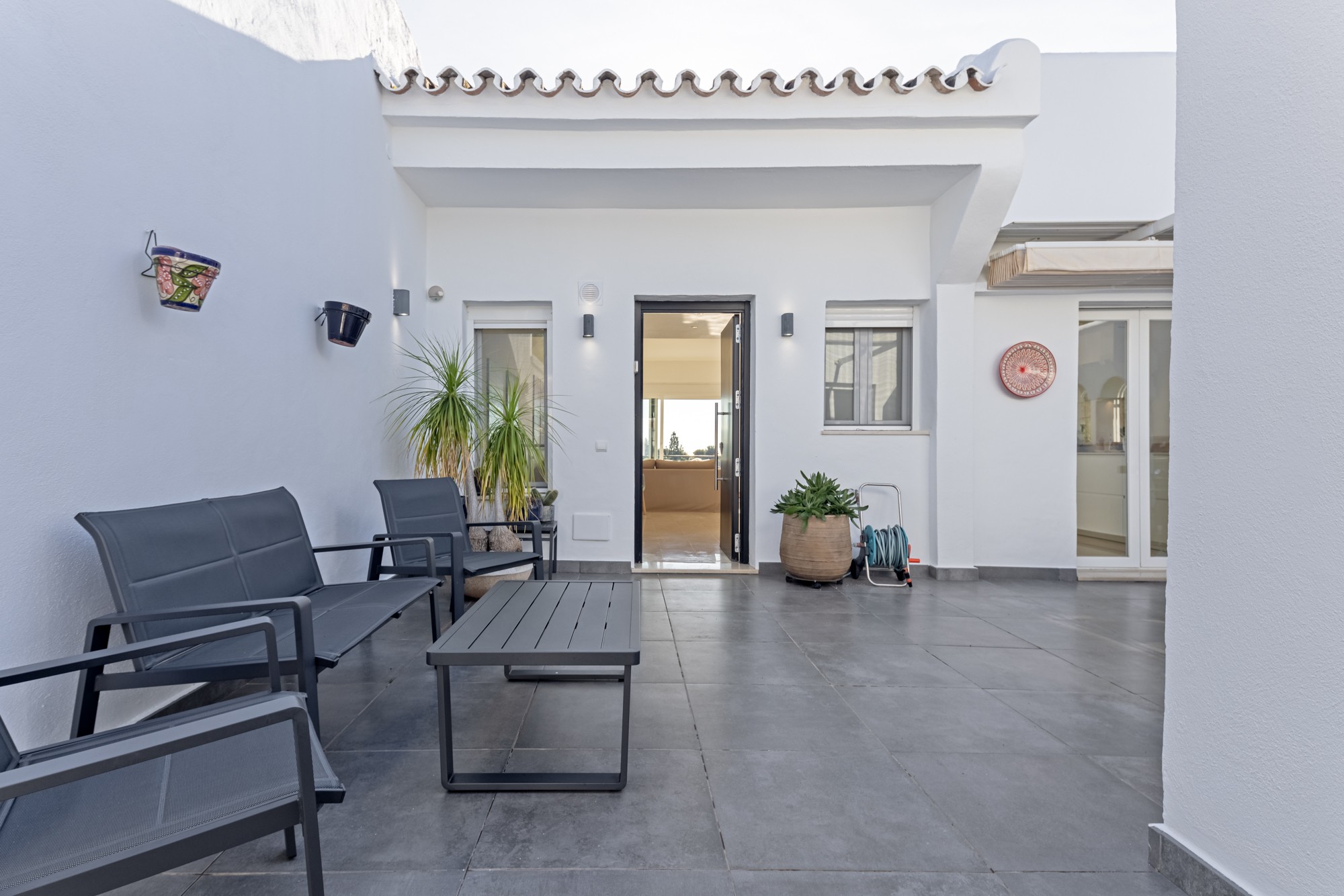 Casa Adosada de 4 Dormitorios en venta en Nueva Andalucía, Marbella