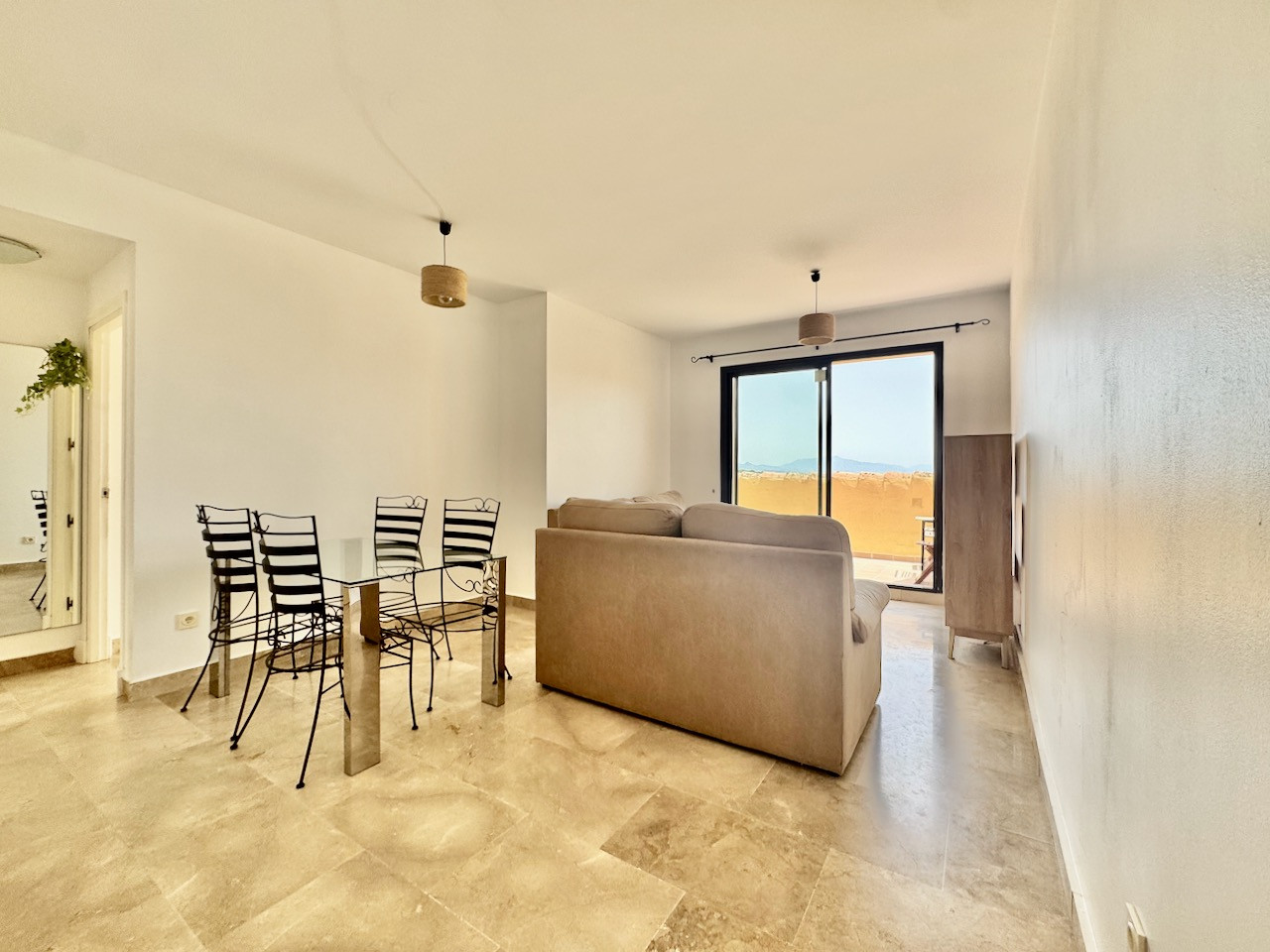 Ático de 2 Dormitorios y 2 Baños en venta en La Duquesa