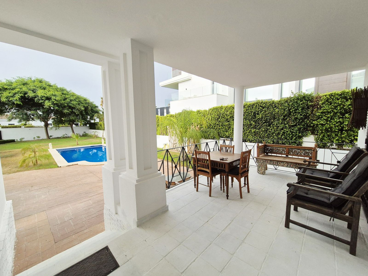 Casa de 4 Dormitorios y 4 Baños en venta en Guadalmina Baja, San Pedro de Alcántara