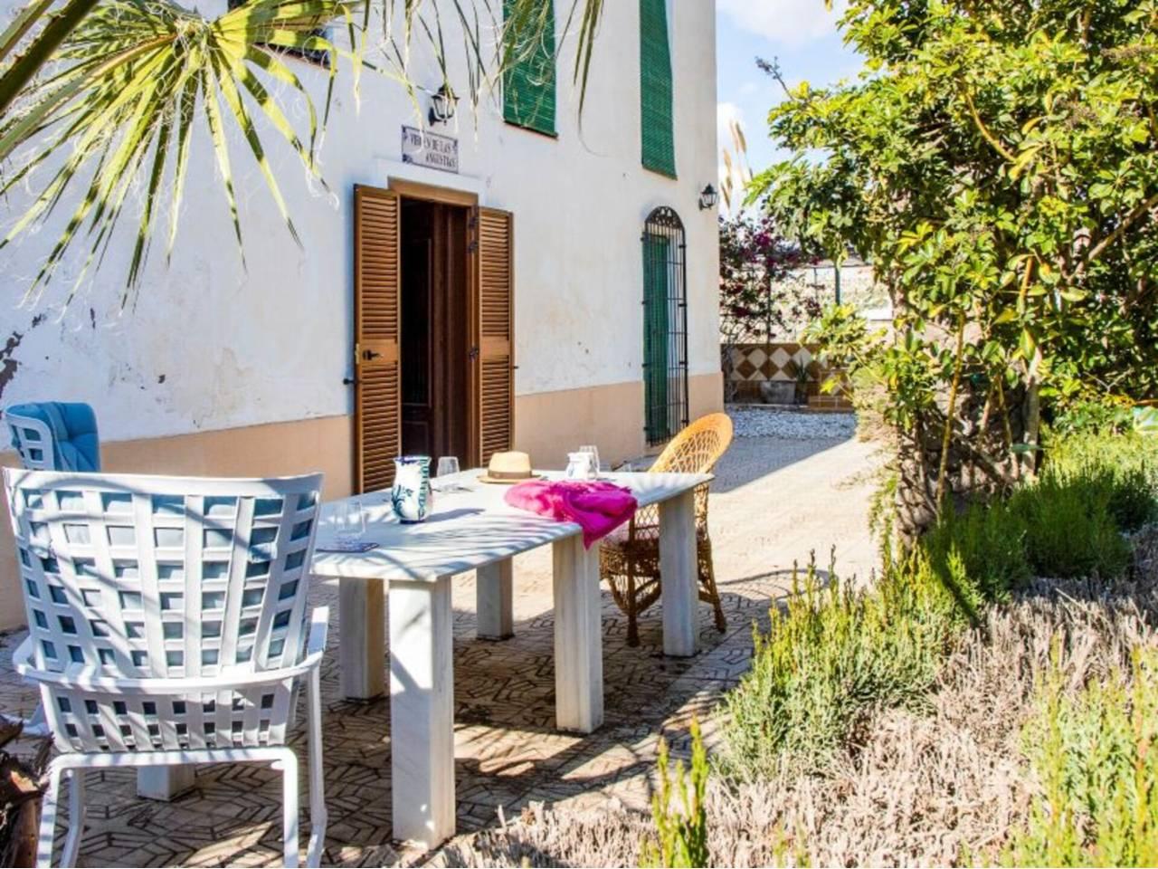 Casa Adosada de 7 Dormitorios y 4 Baños en venta en Vera