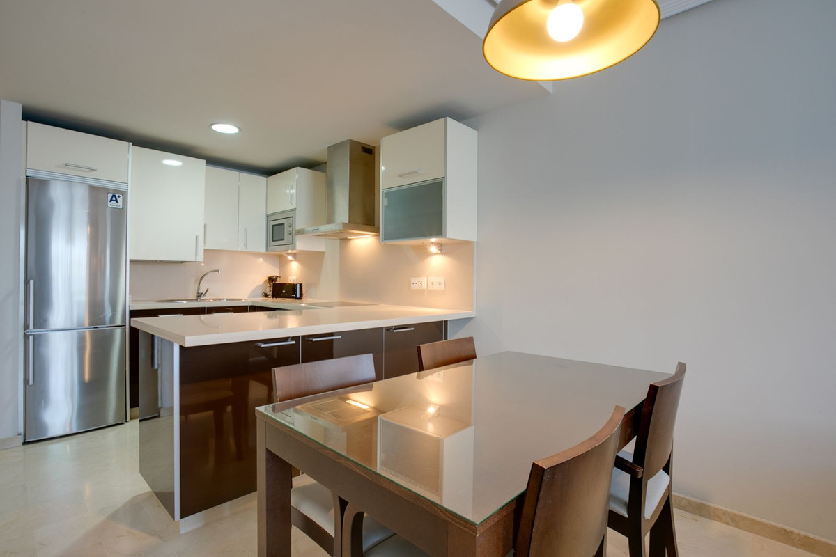 Piso de 2 Dormitorios y 2 Baños en venta en Estepona