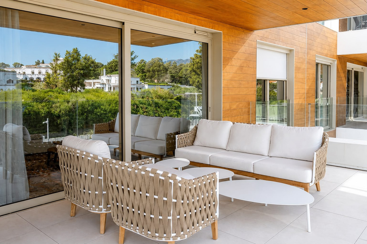 Piso de 3 Dormitorios y 3 Baños en venta en Milla de Oro, Marbella
