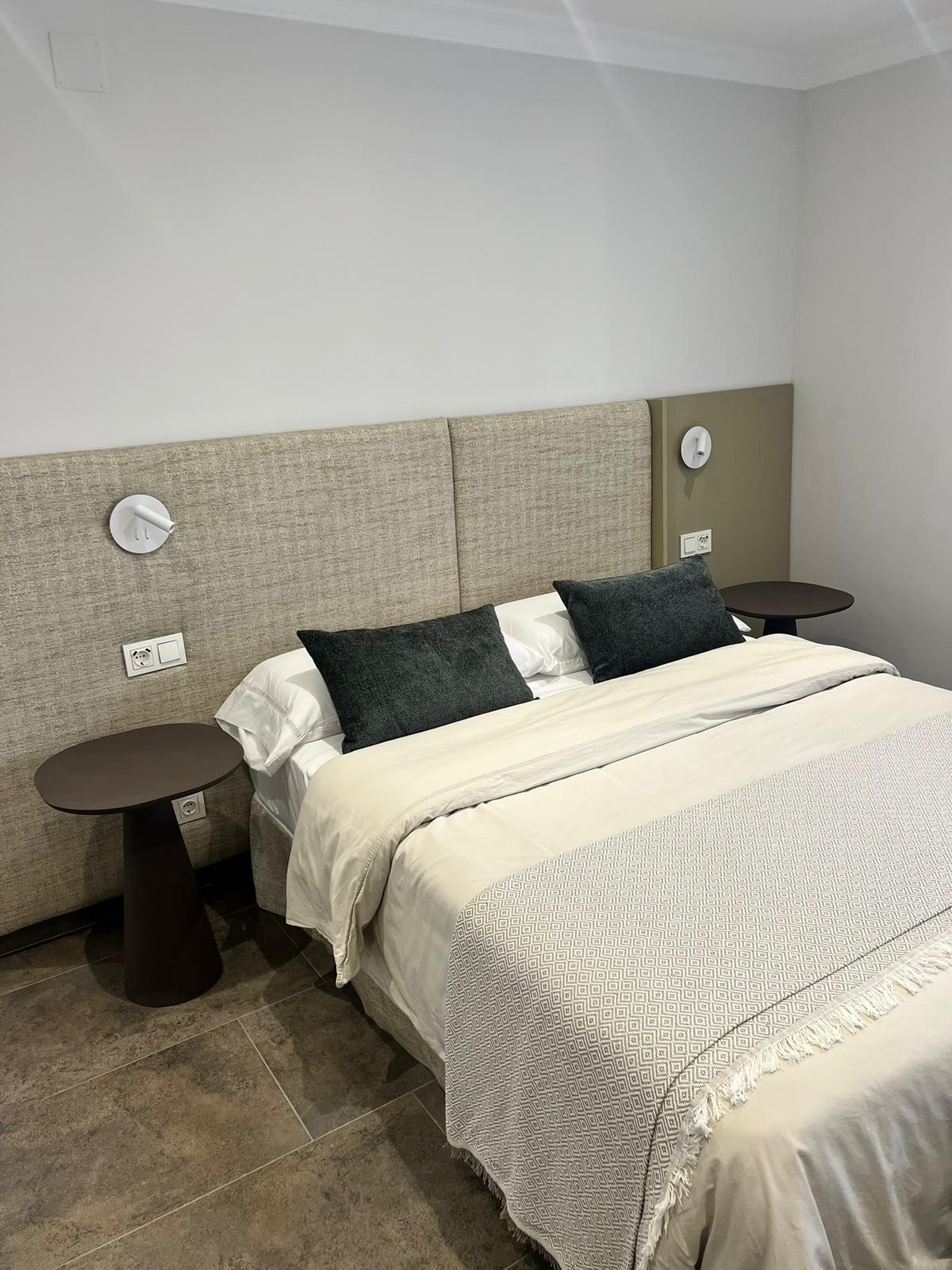 Piso de 4 Dormitorios en venta en Los Boliches, Fuengirola