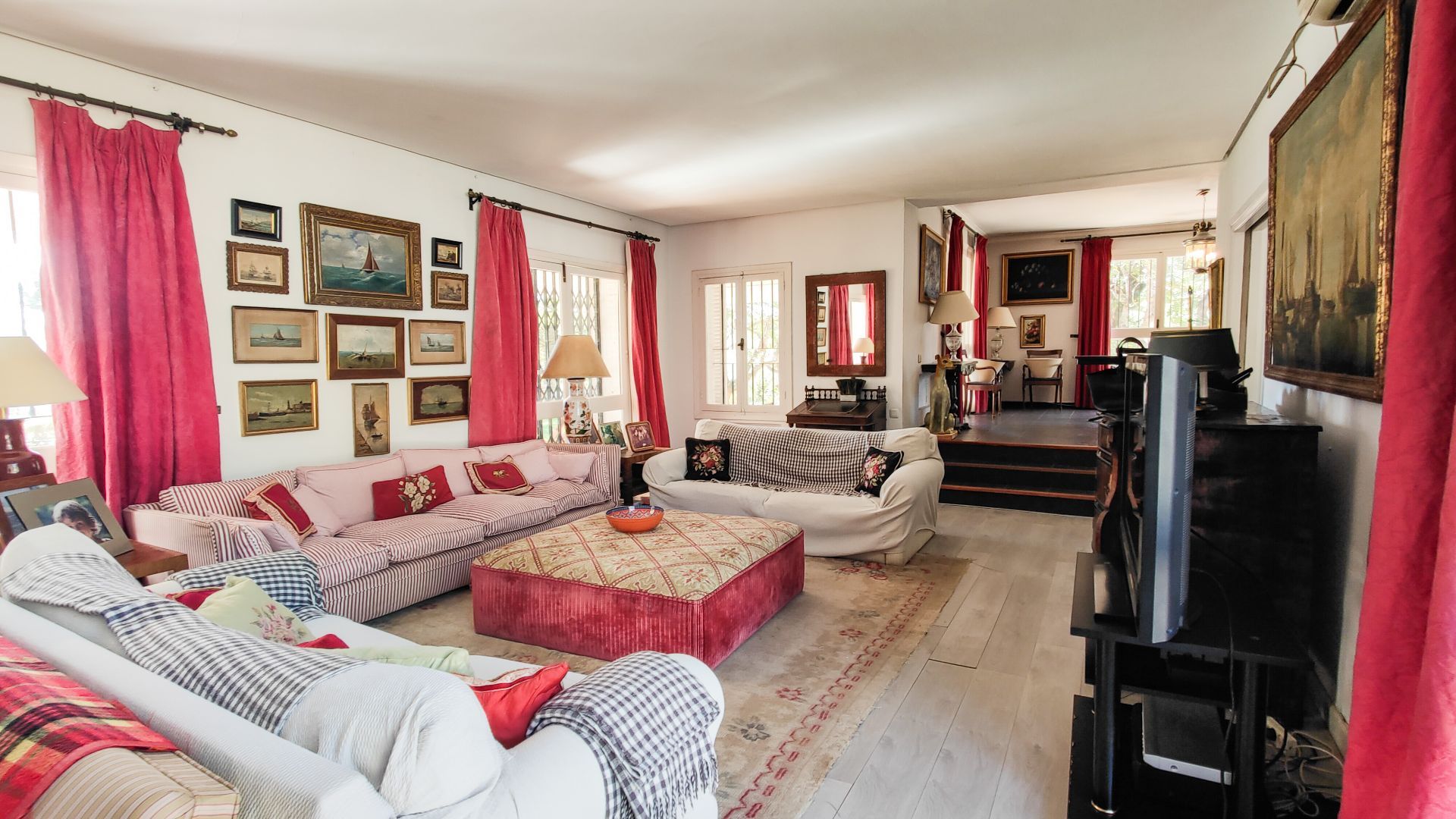 Casa de 6 Dormitorios y 7 Baños en venta en Milla de Oro, Marbella
