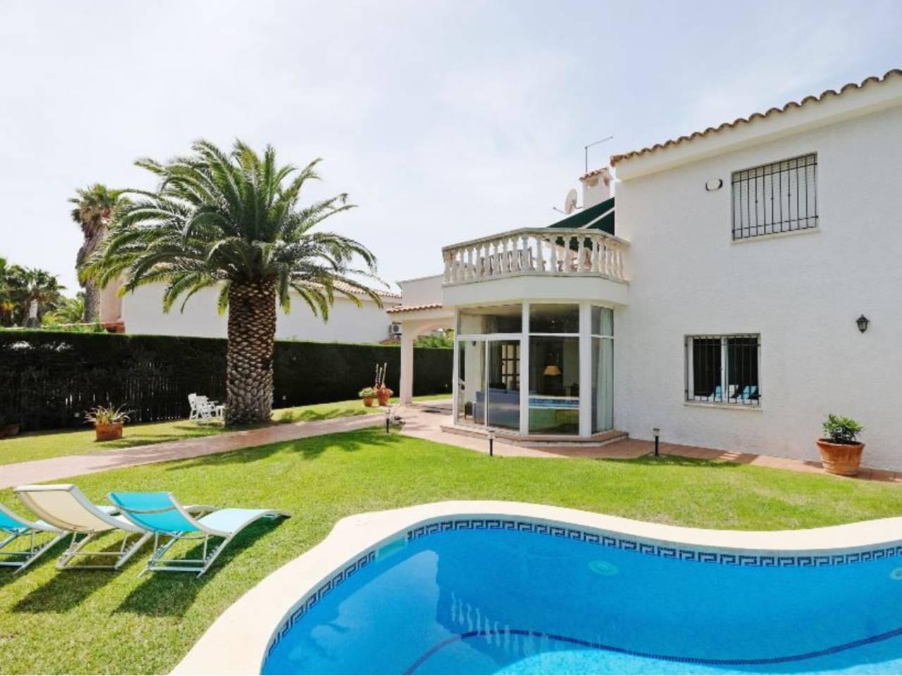 Casa Adosada de 2 Dormitorios y 2 Baños en venta en Cambrils