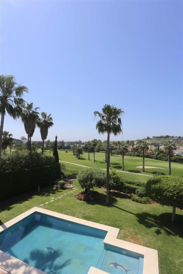 Casa de 4 Dormitorios en venta en Nueva Andalucía, Marbella