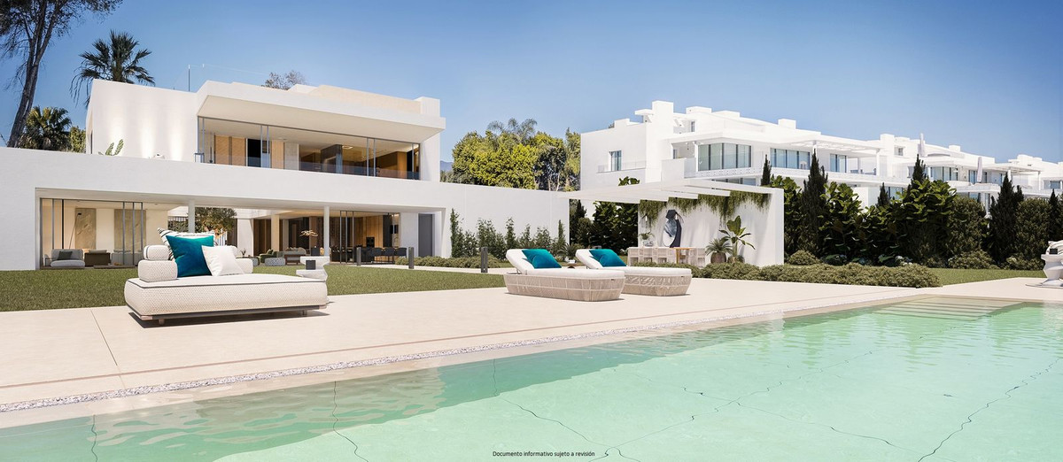 Casa de 3 Dormitorios y 4 Baños en venta en Nueva Milla de Oro, Estepona
