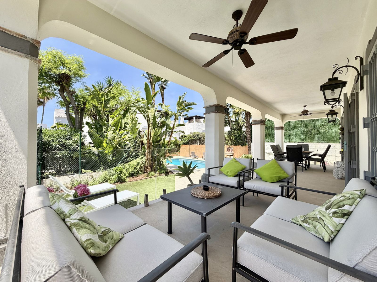 Casa de 4 Dormitorios y 3 Baños en venta en San Pedro de Alcántara