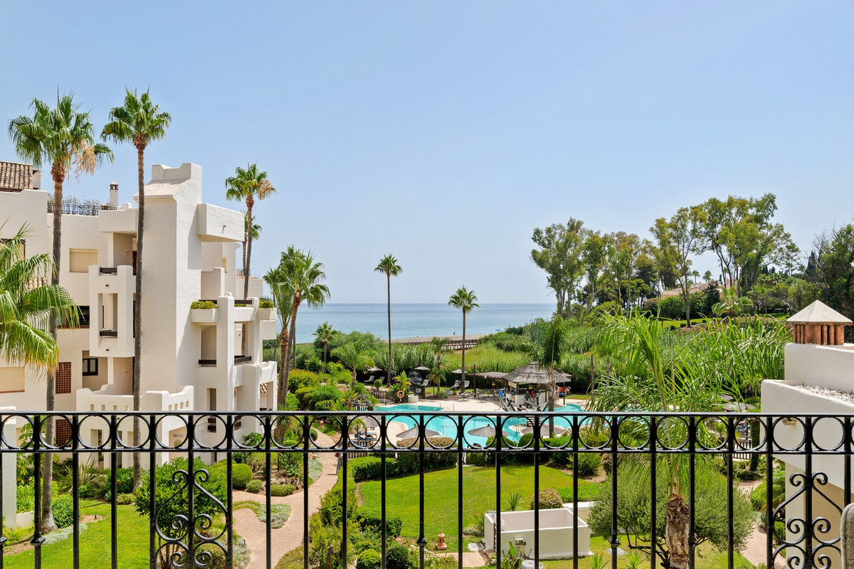 Piso de 3 Dormitorios y 2 Baños en venta en Nueva Milla de Oro, Estepona