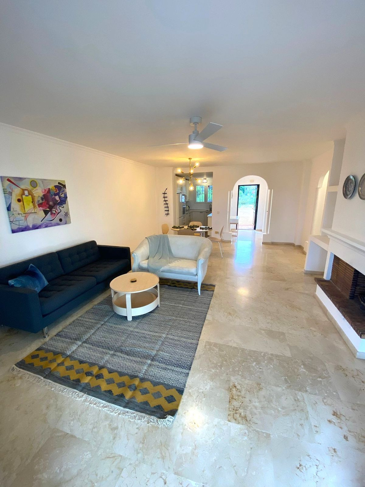 Piso de 2 Dormitorios y 2 Baños en venta en Estepona