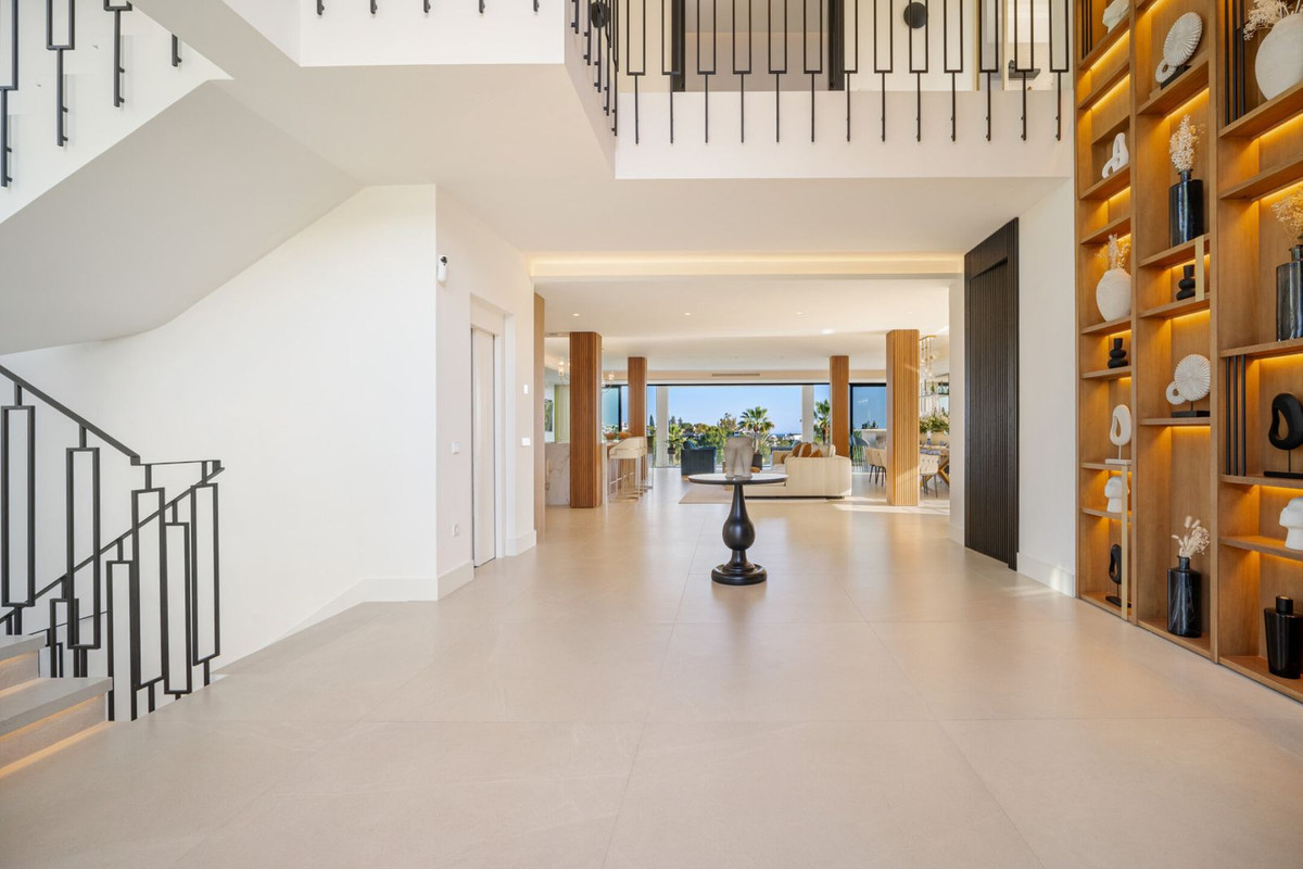 Casa de 6 Dormitorios y 10 Baños en venta en Nueva Andalucía, Marbella
