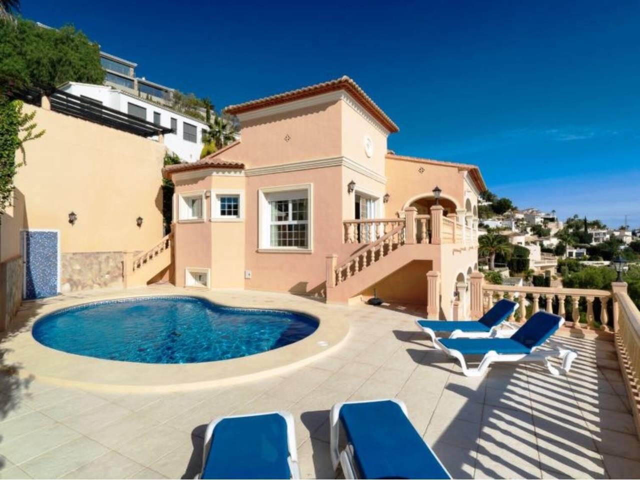 Casa Adosada de 4 Dormitorios en venta en Moraira