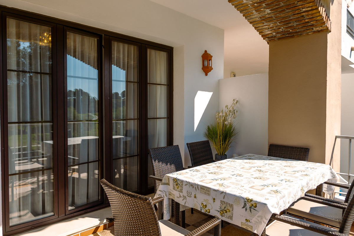 Piso de 3 Dormitorios en venta en Los Arqueros, Benahavís