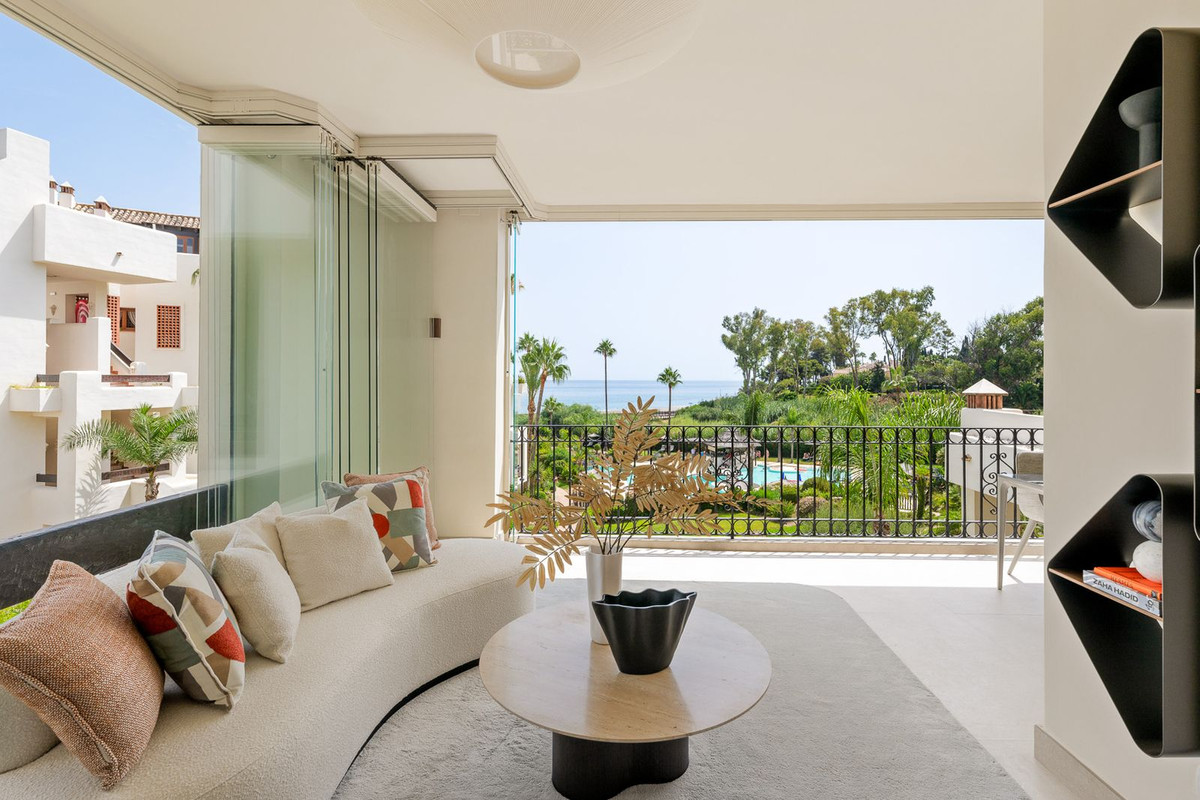 Piso de 3 Dormitorios y 2 Baños en venta en Nueva Milla de Oro, Estepona