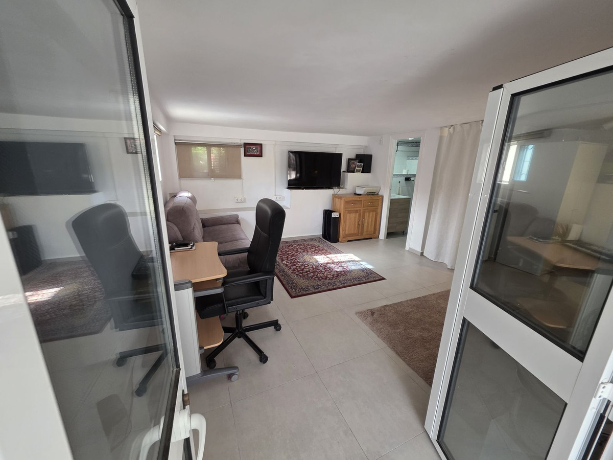 Casa Adosada de 3 Dormitorios y 3 Baños en venta en Nueva Milla de Oro, Estepona