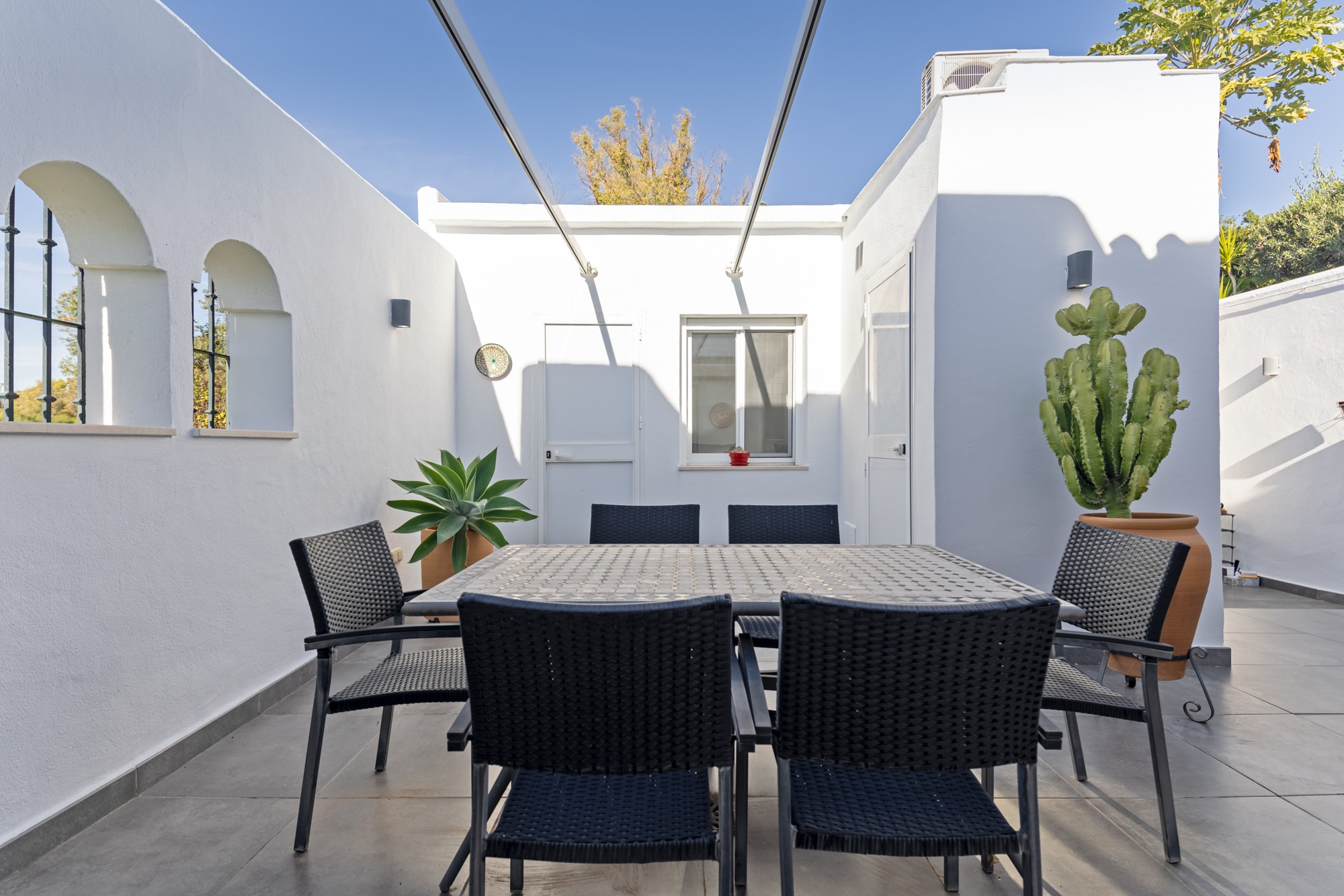 Casa Adosada de 4 Dormitorios en venta en Nueva Andalucía, Marbella