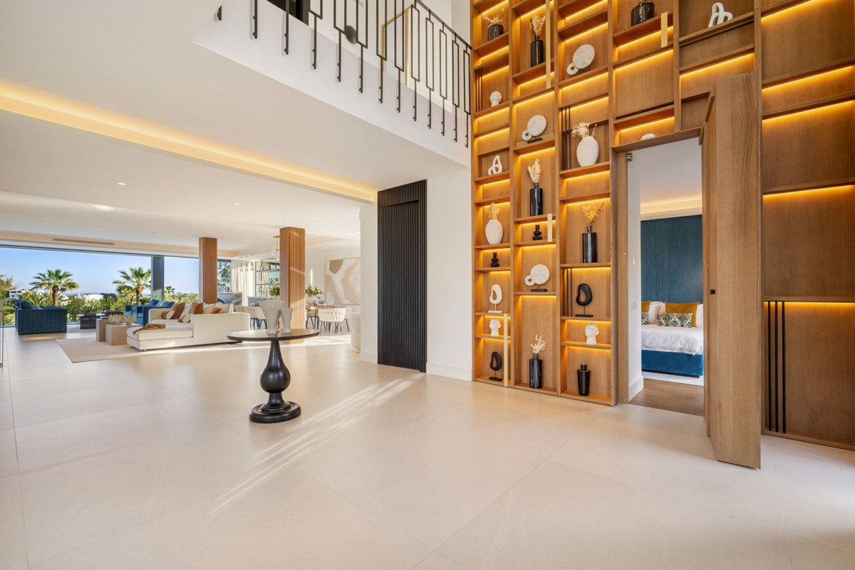 Casa de 6 Dormitorios y 10 Baños en venta en Nueva Andalucía, Marbella