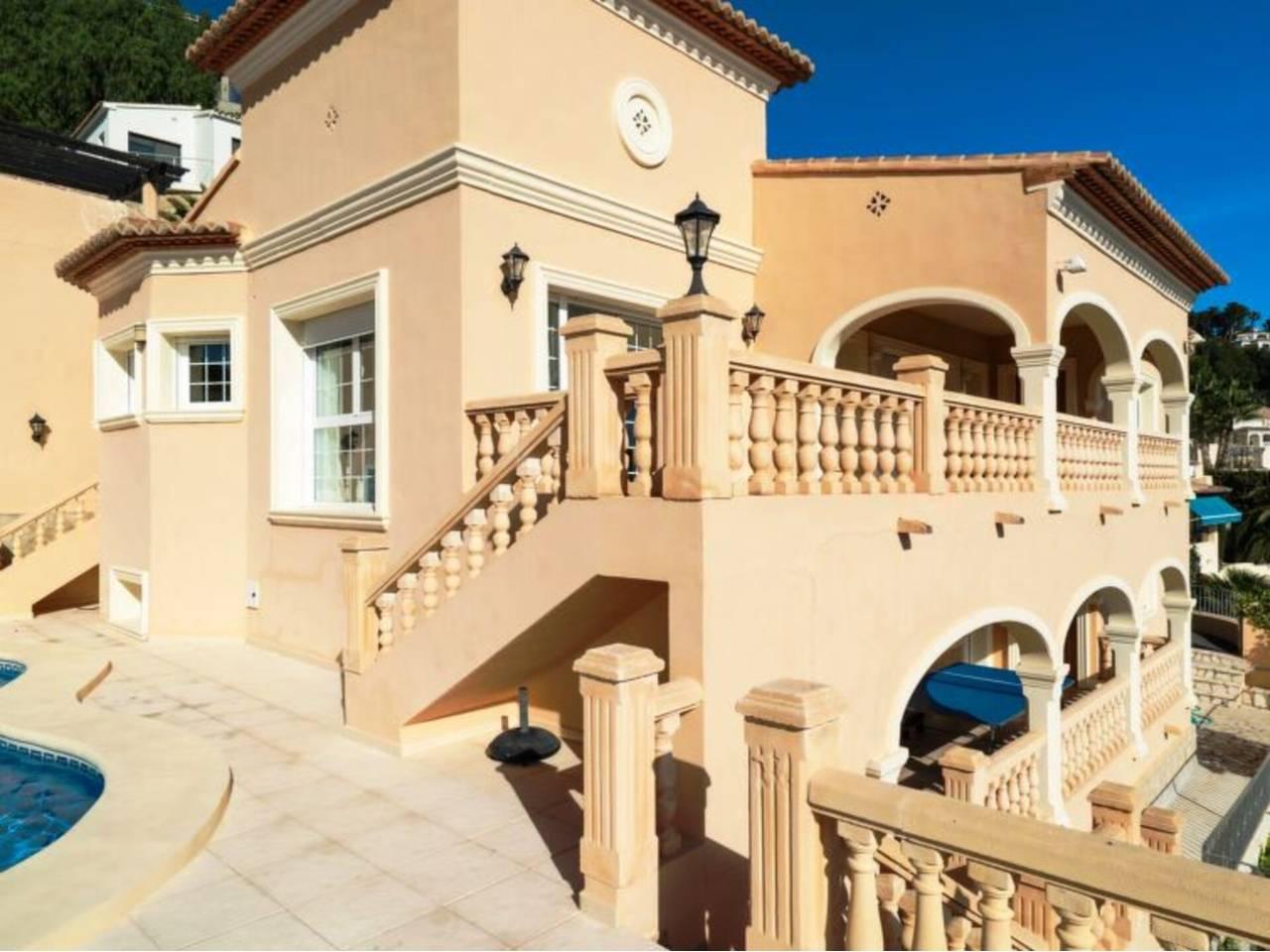 Casa Adosada de 4 Dormitorios en venta en Moraira