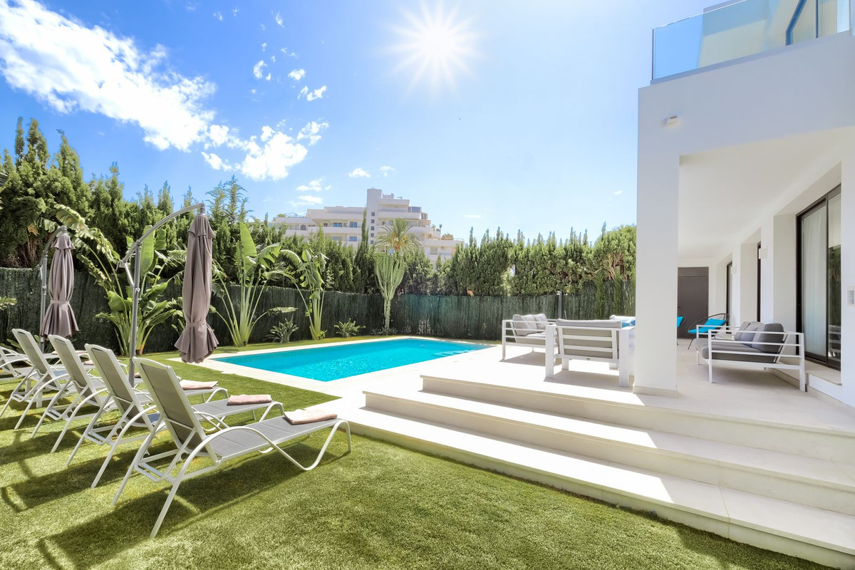 5 спални, 5 бани - Вила за продажба в San Pedro de Alcántara