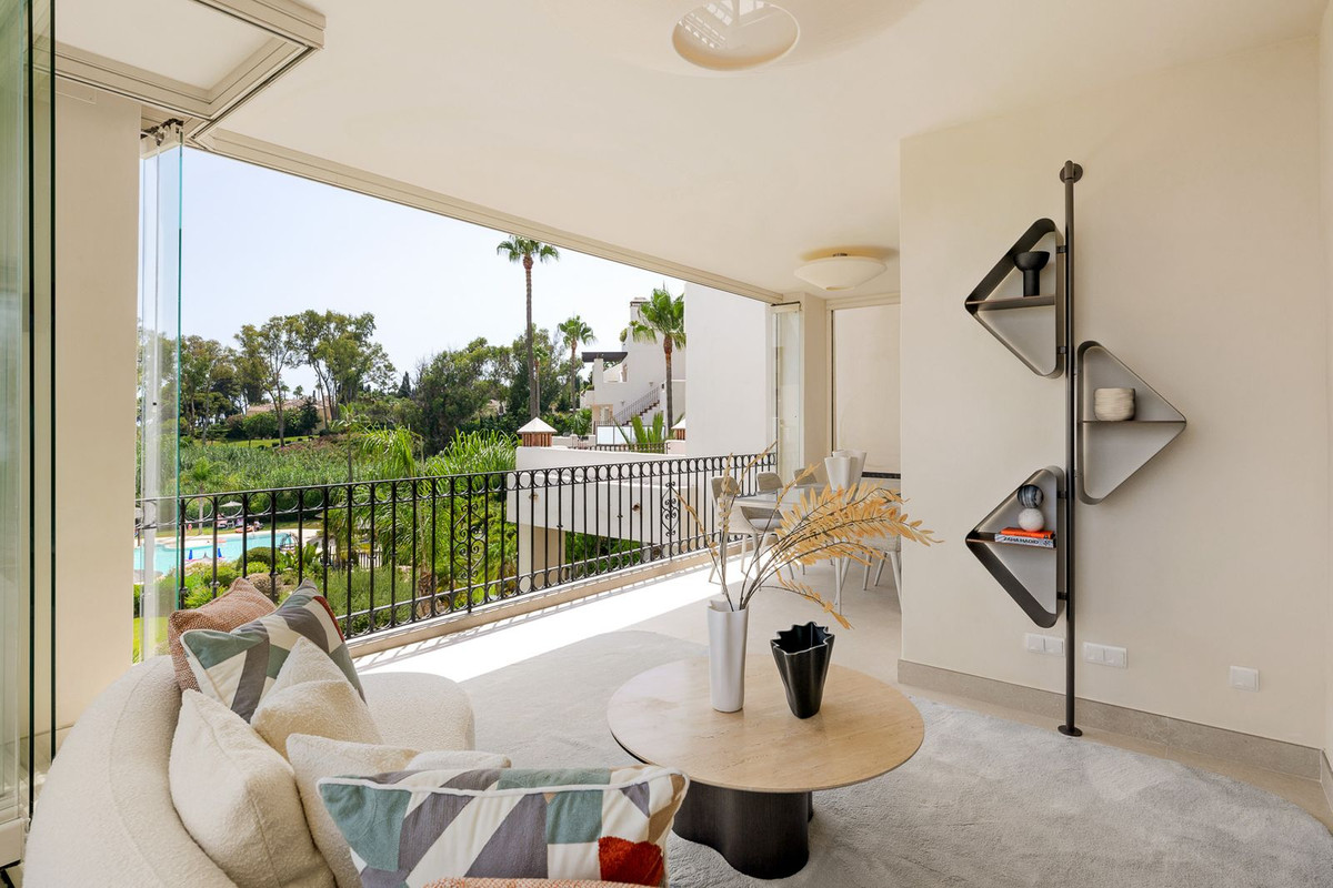 Piso de 3 Dormitorios y 2 Baños en venta en Nueva Milla de Oro, Estepona