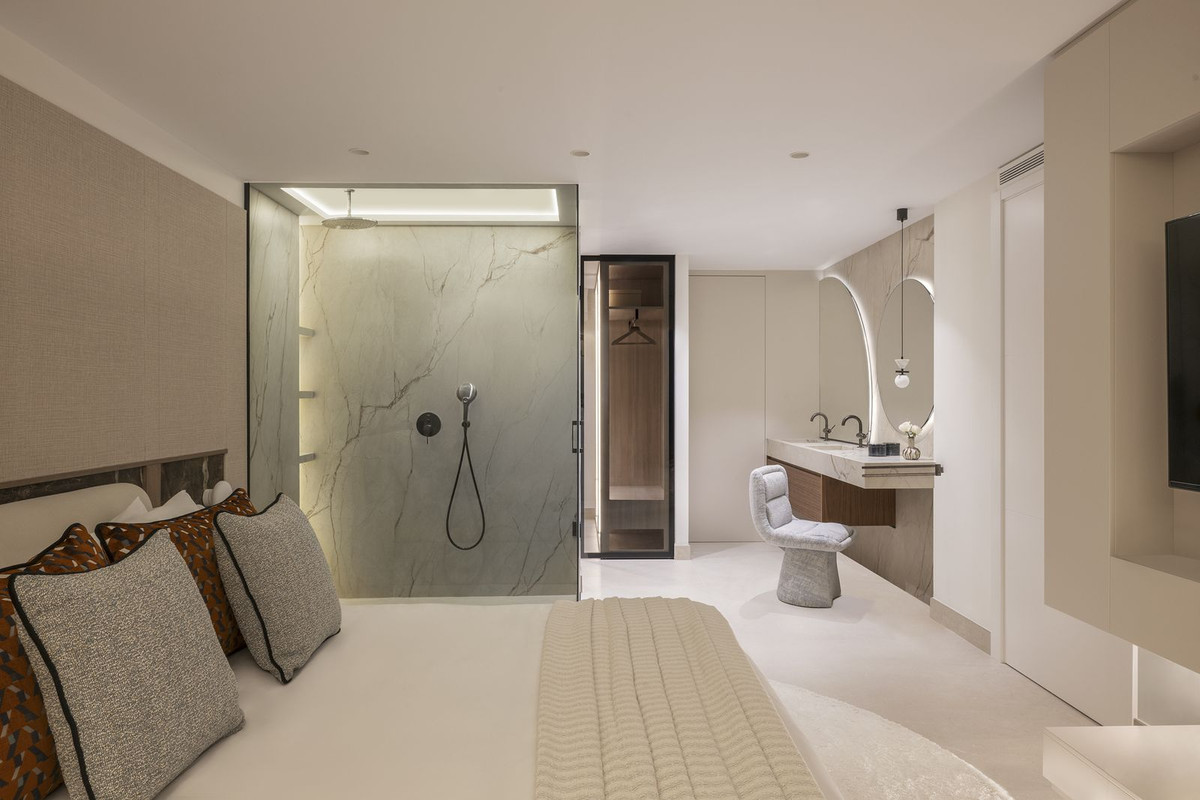Ático de 3 Dormitorios en venta en Nueva Milla de Oro, Estepona