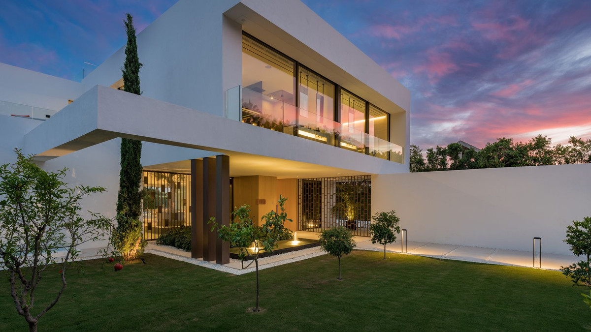 Casa de 5 Dormitorios y 6 Baños en venta en Marbella
