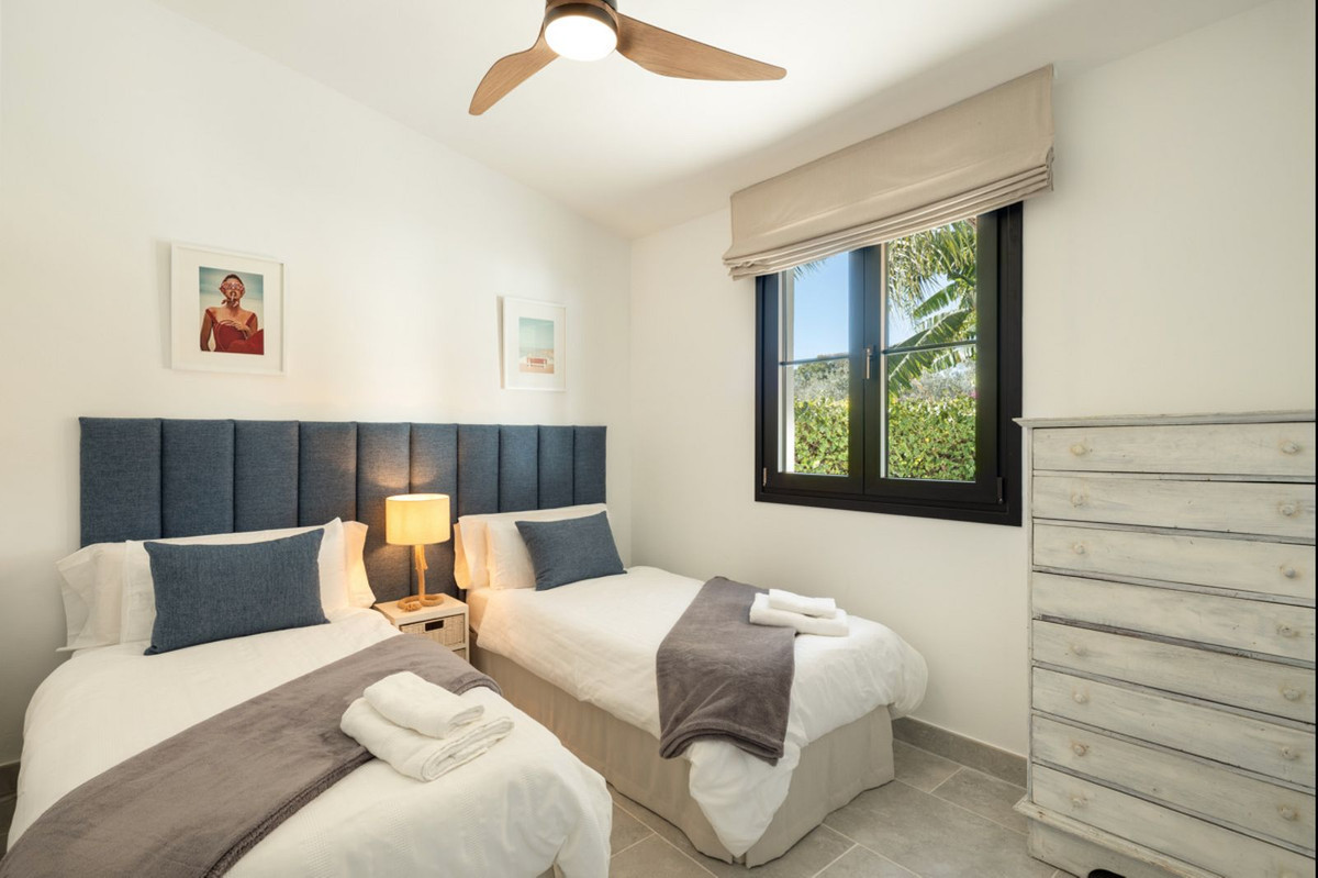 Casa de 8 Dormitorios y 7 Baños en venta en Guadalmina Alta, San Pedro de Alcántara