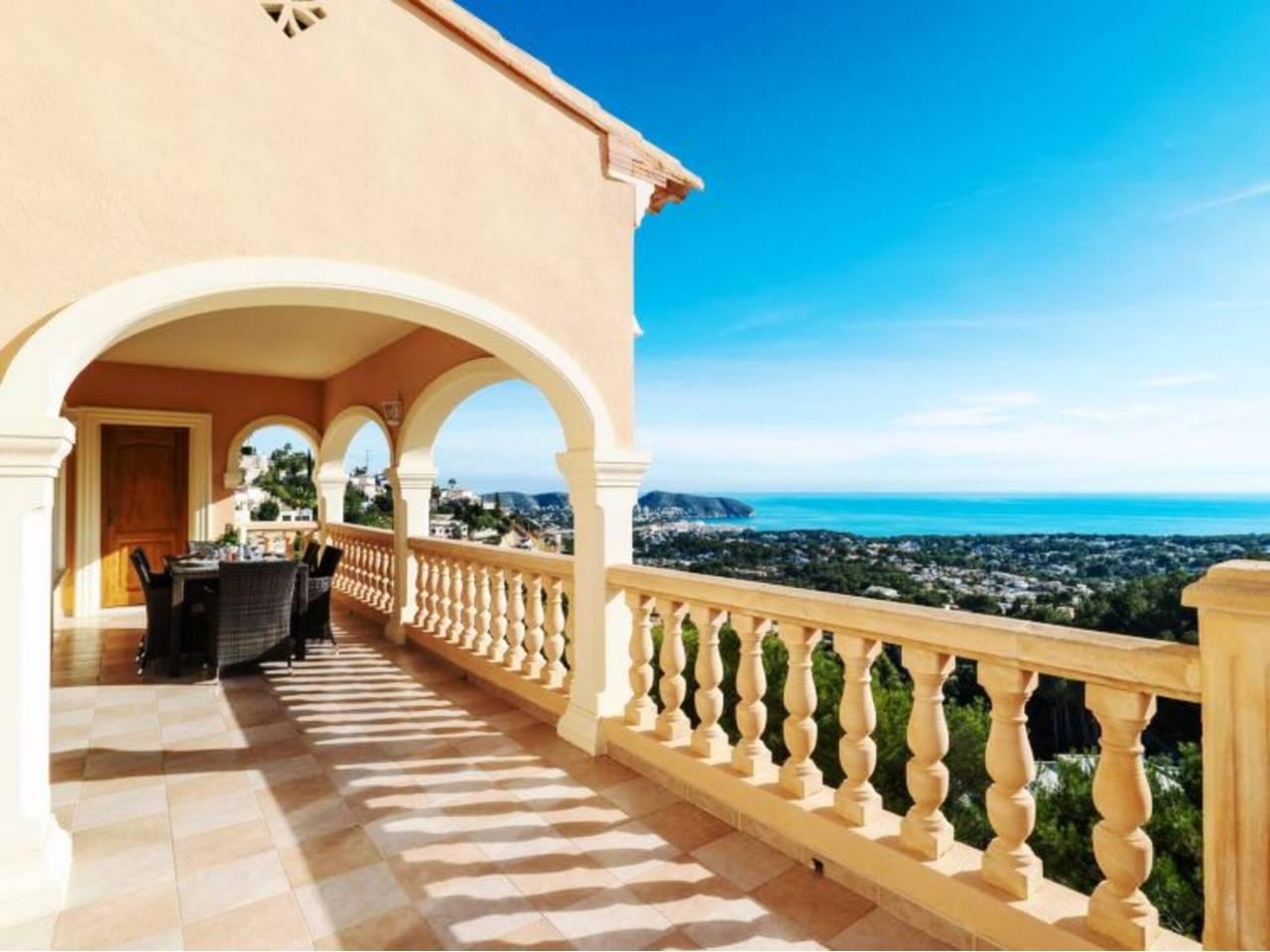 Casa Adosada de 4 Dormitorios en venta en Moraira