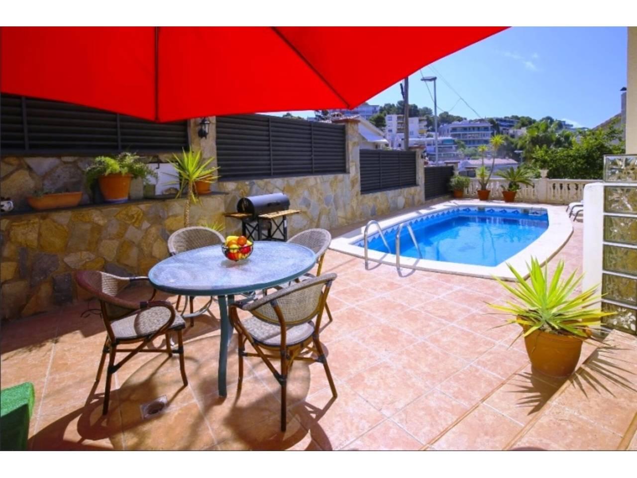 Casa Adosada de 4 Dormitorios en venta en Salou