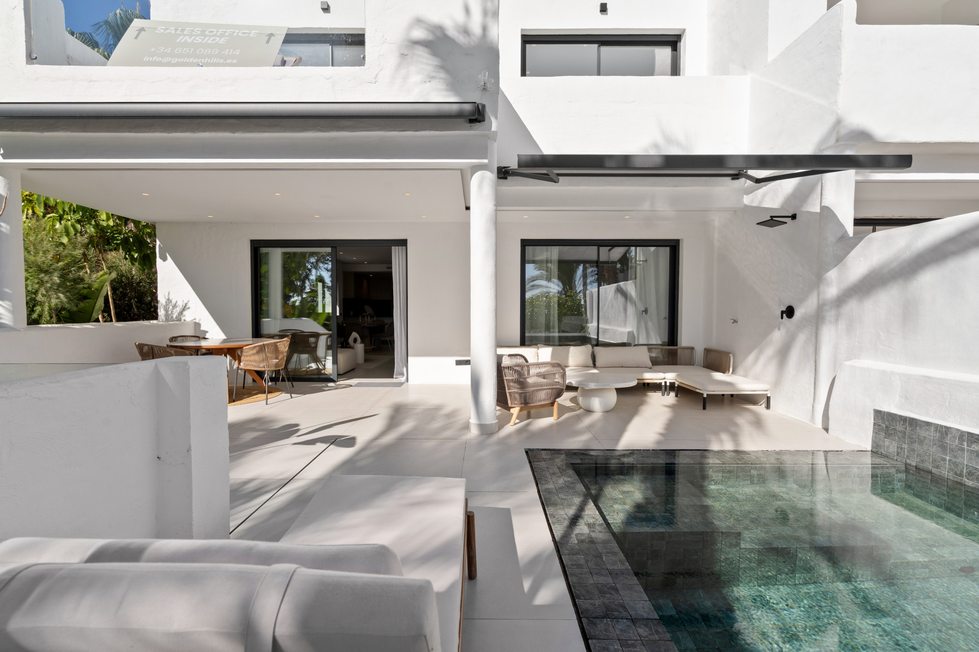 Casa Adosada de 4 Dormitorios y 4 Baños en venta en El Paraíso, Estepona