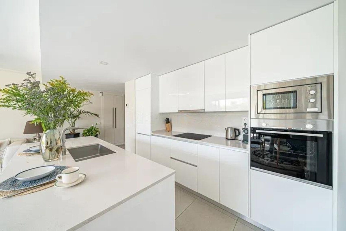 Piso de 3 Dormitorios y 2 Baños en venta en Estepona