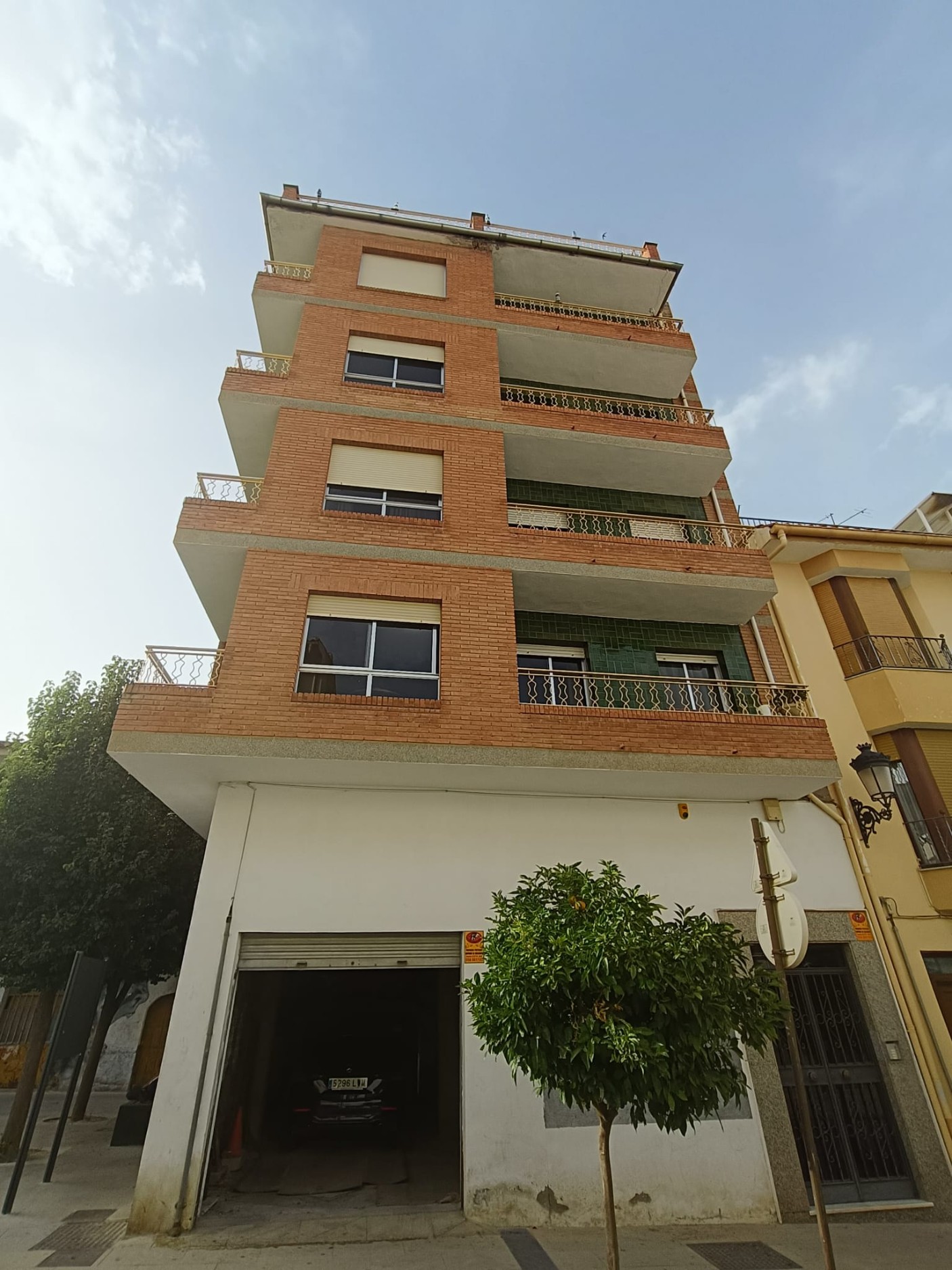Ático de 12 Dormitorios y 4 Baños en venta en Baza