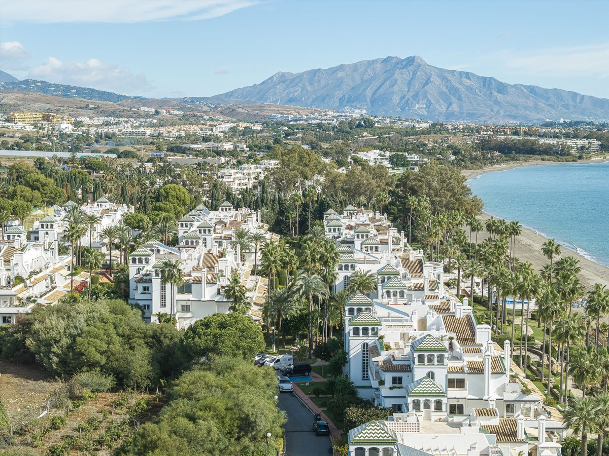 Ático de 3 Dormitorios en venta en Nueva Milla de Oro, Estepona