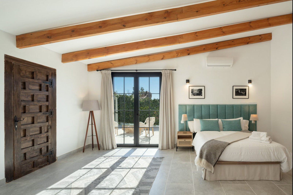 Casa de 8 Dormitorios y 7 Baños en venta en Guadalmina Alta, San Pedro de Alcántara
