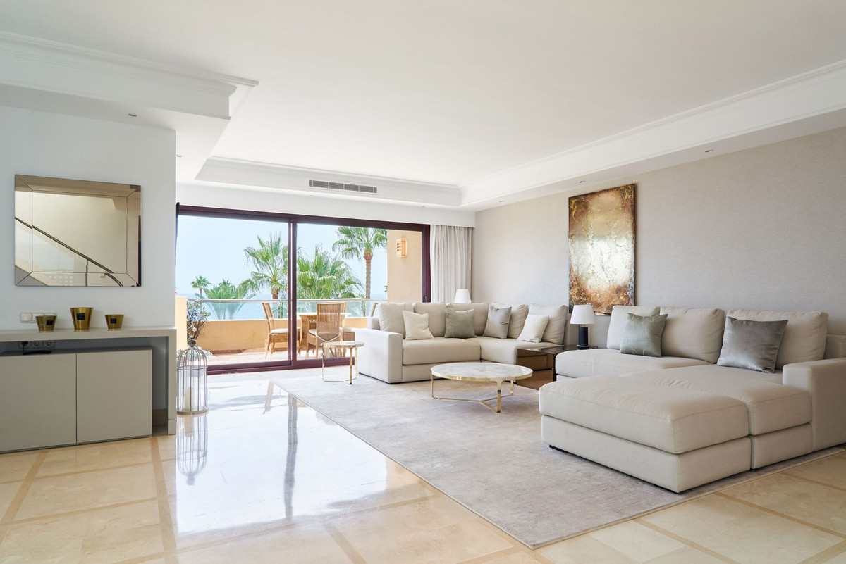 Ático de 3 Dormitorios y 4 Baños en venta en Cancelada, Estepona