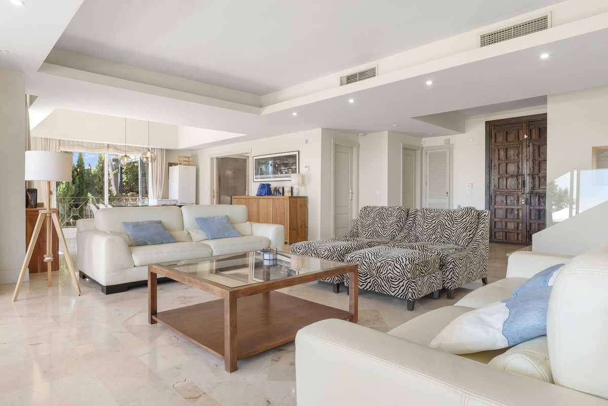 Casa de 4 Dormitorios en venta en Manilva