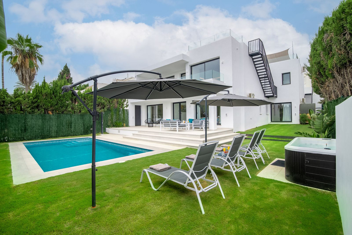 5 спални, 5 бани - Вила за продажба в San Pedro de Alcántara