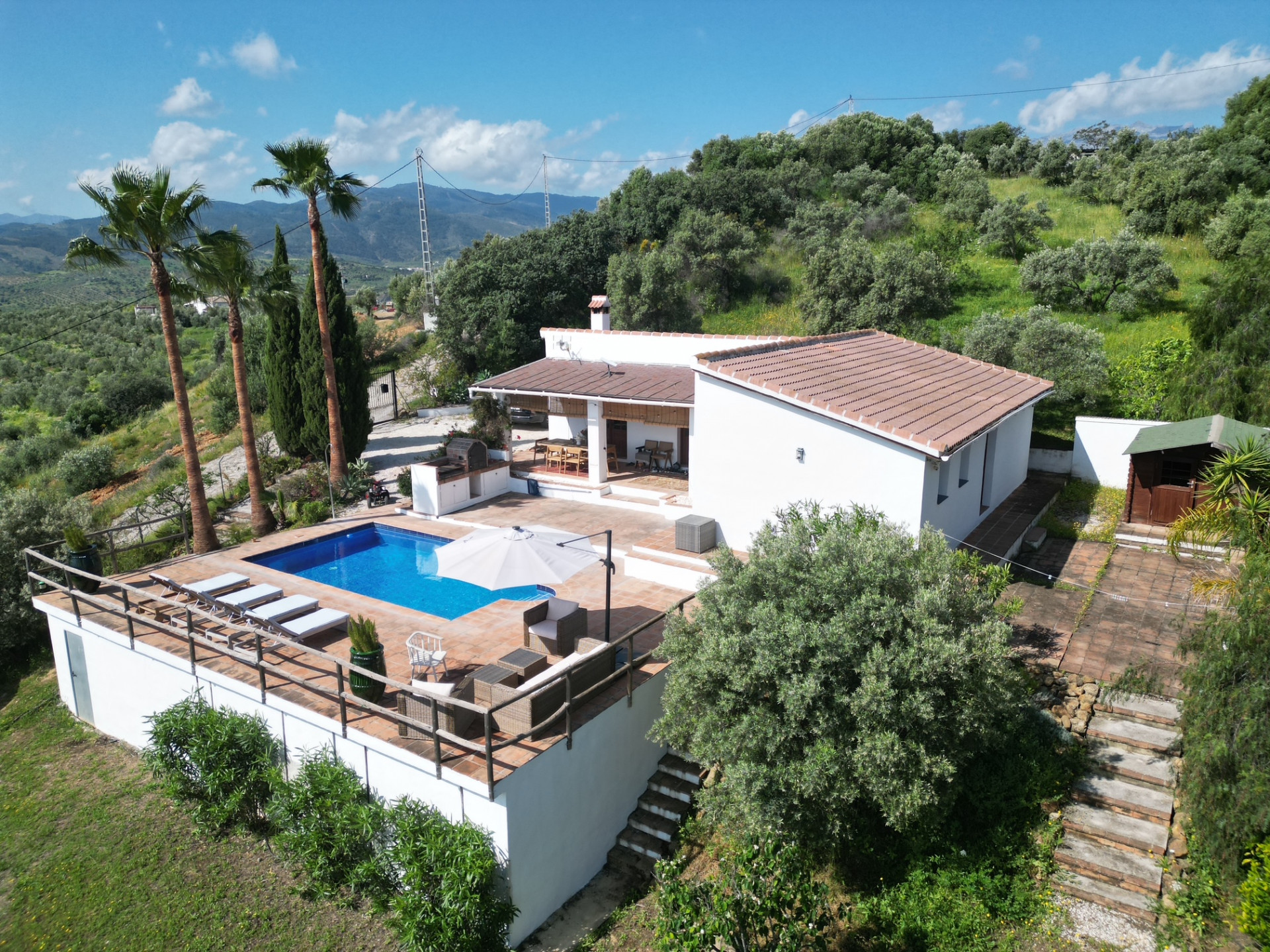 Finca de 3 Dormitorios en venta en Alozaina