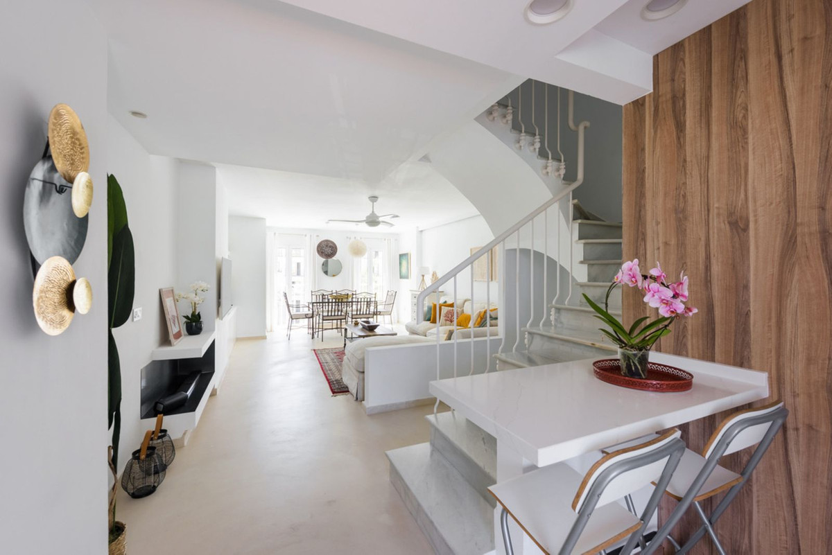 Casa Adosada de 3 Dormitorios en venta en Nueva Andalucía, Marbella