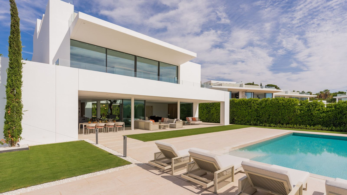 Casa de 5 Dormitorios y 6 Baños en venta en Marbella
