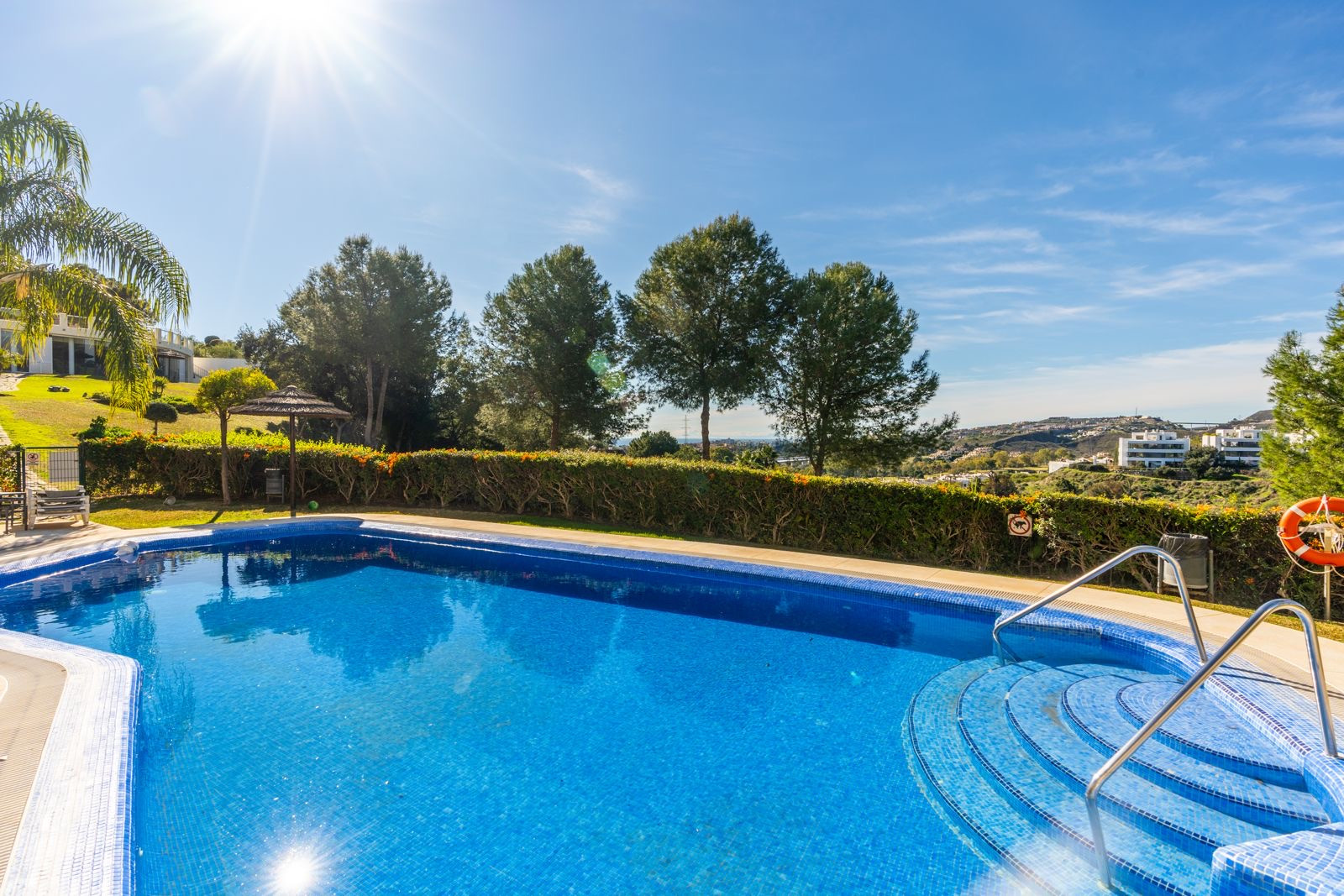Piso de 4 Dormitorios y 2 Baños en venta en Los Almendros, Benahavís