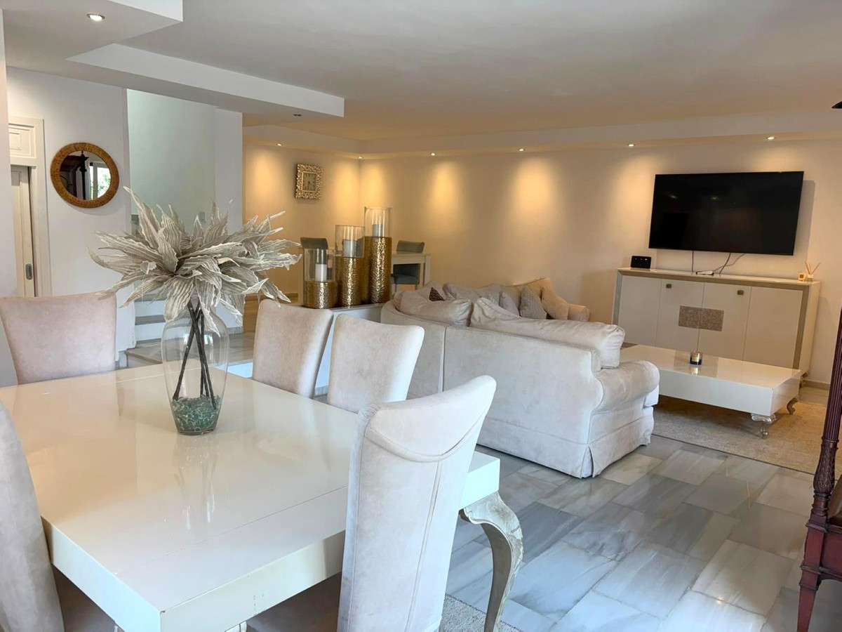 3 Bed - Townhouse for Sale in Nueva Andalucia, Marbella