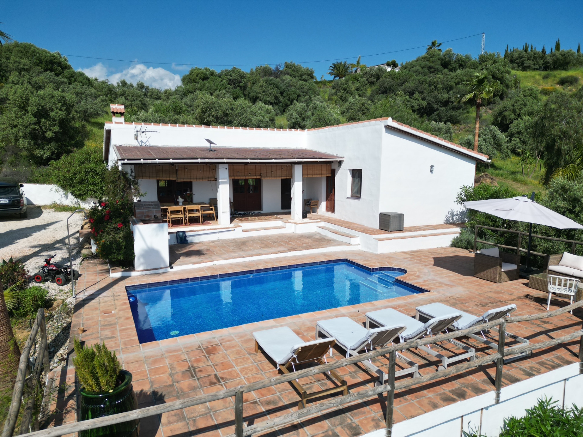 Finca de 3 Dormitorios en venta en Alozaina