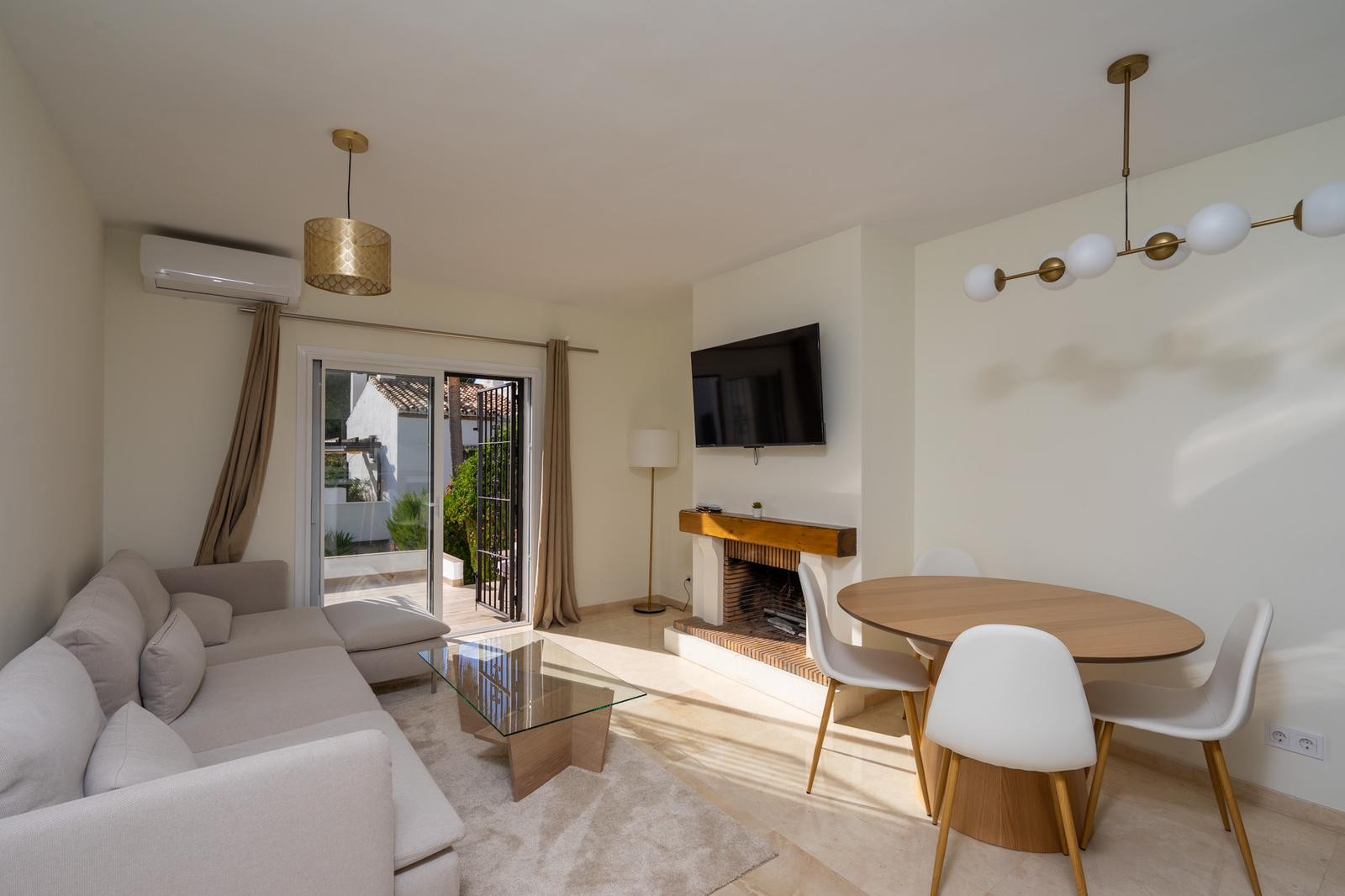 Piso de 2 Dormitorios en venta en Milla de Oro, Marbella