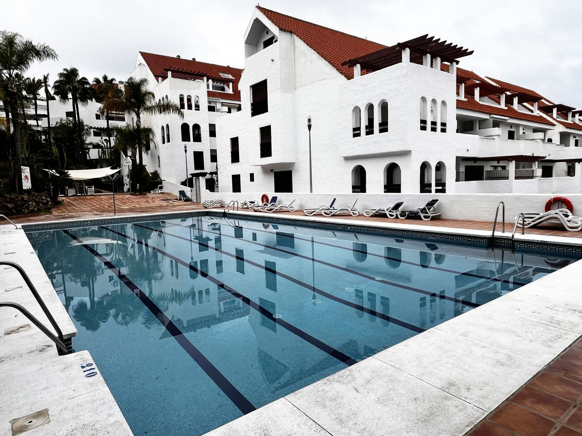 Ático de 2 Dormitorios y 2 Baños en venta en Nueva Andalucía, Marbella