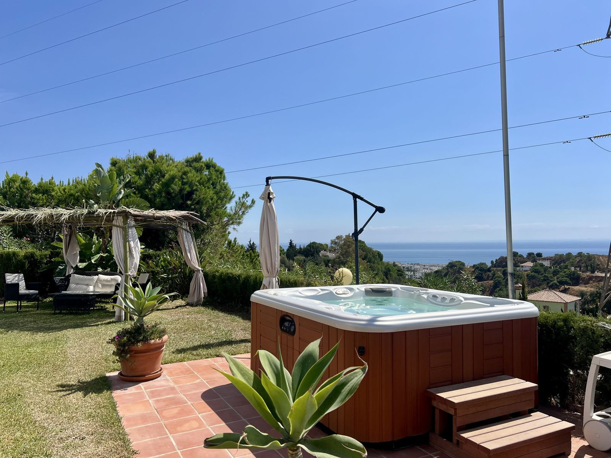 Finca de 6 Dormitorios en venta en Estepona
