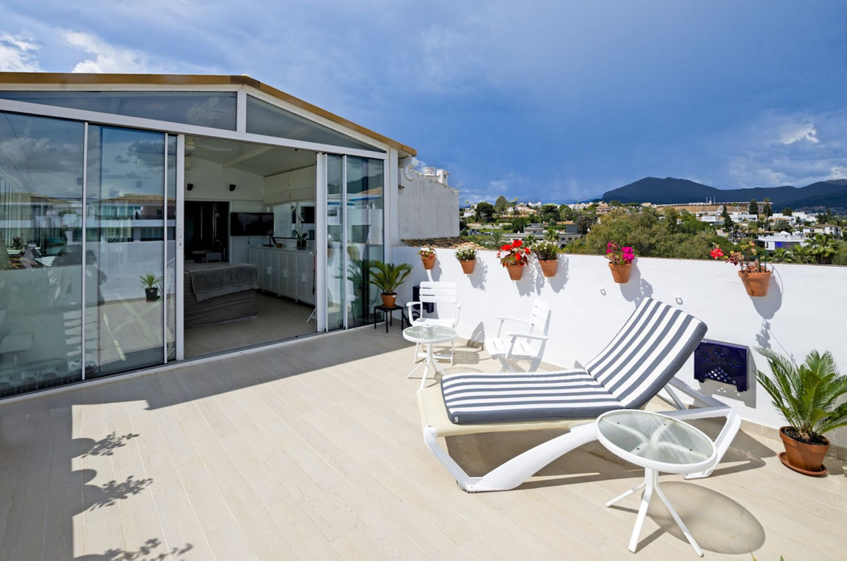 Ático de 3 Dormitorios y 3 Baños en venta en Puerto Banús