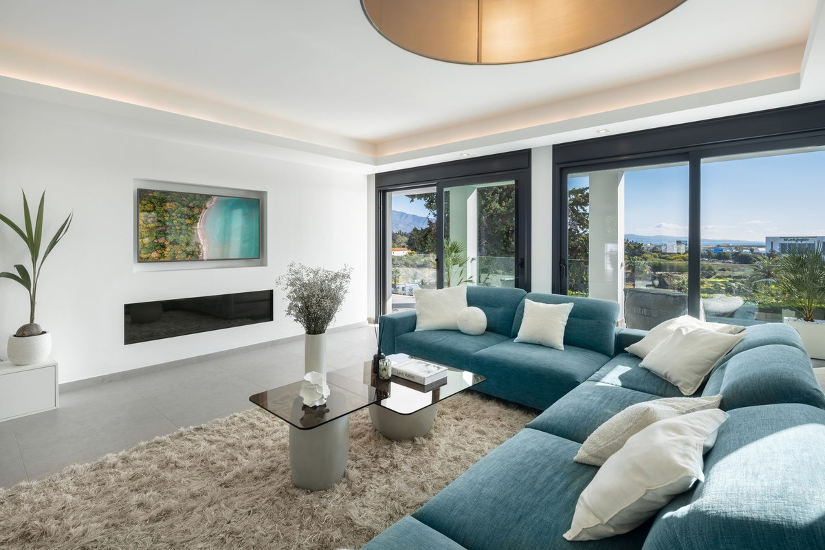 Casa de 5 Dormitorios y 5 Baños en venta en Nueva Andalucía, Marbella